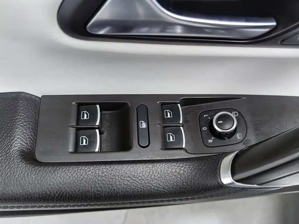 Volkswagen CC — миниатюра 9