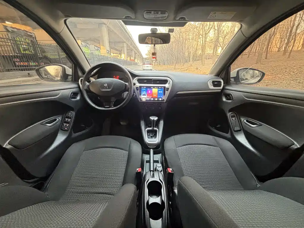 Peugeot 301 1.6L Auto Comfort Edition, фото 9