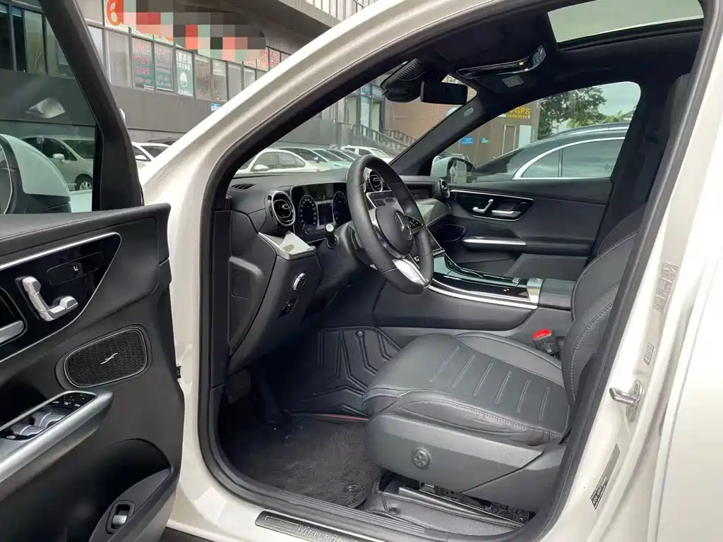 Mercedes-Benz GLC 2023 GLC 260 L 4MATIC 5 мест