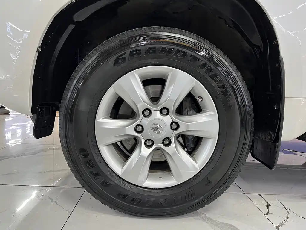 Toyota Land Cruiser Prado 2012 2.7L AT
