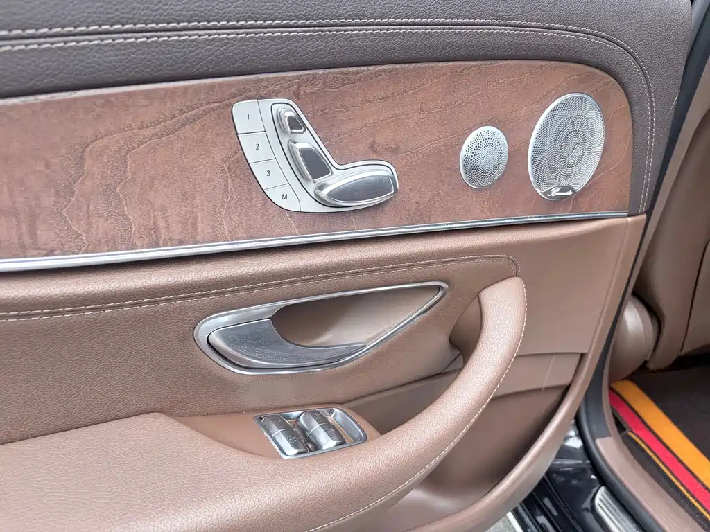 Mercedes-Benz E-Class — миниатюра 13