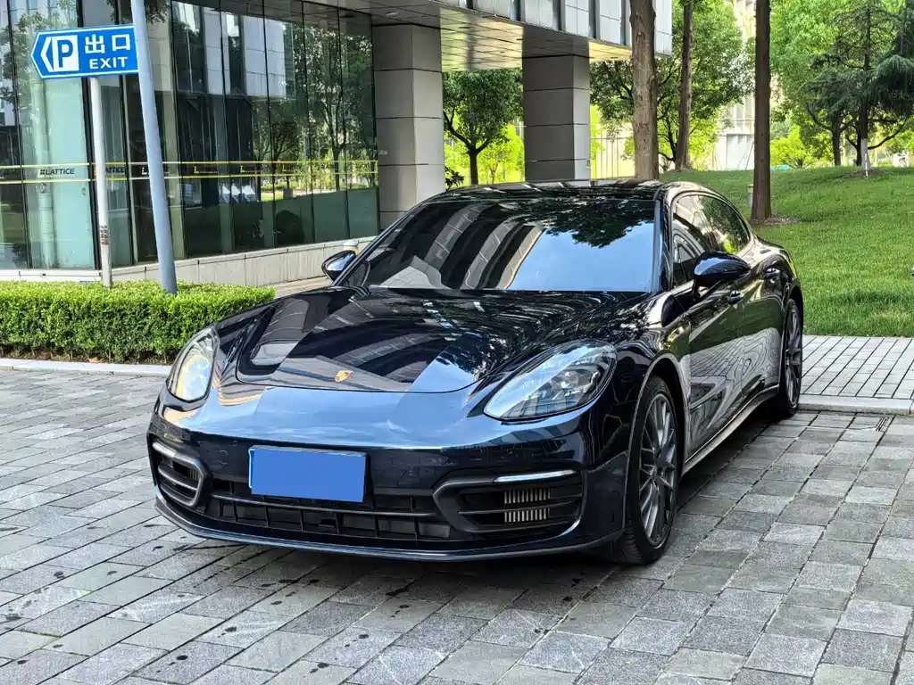Porsche Panamera 2023