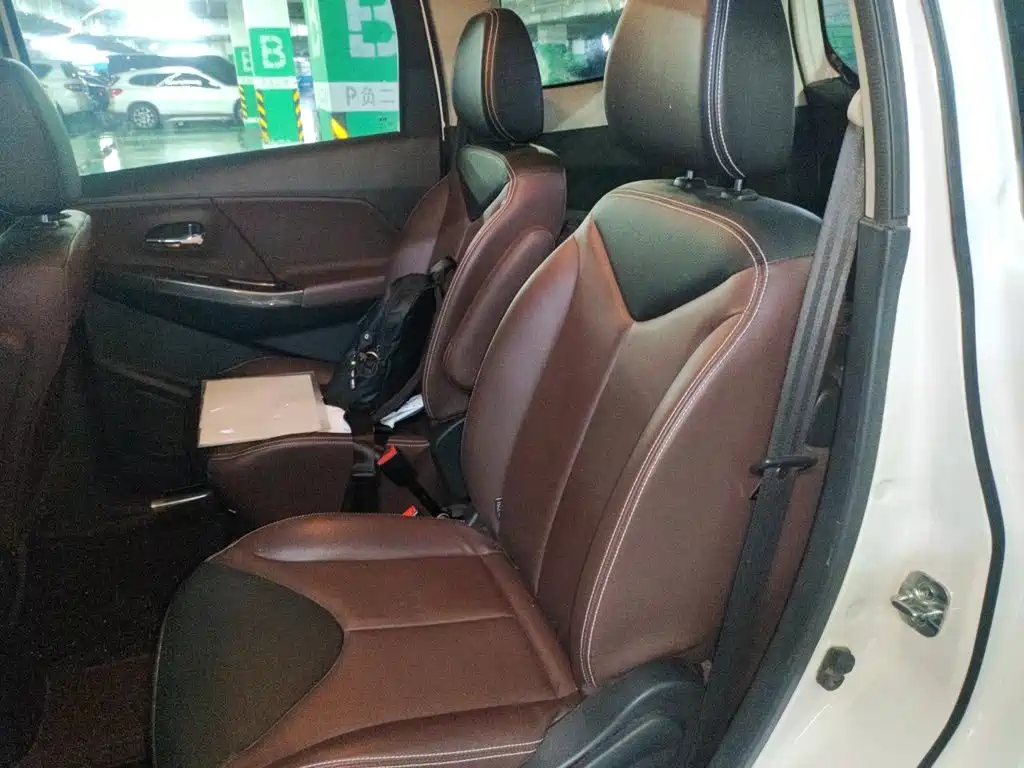 Venucia M50V — миниатюра 15