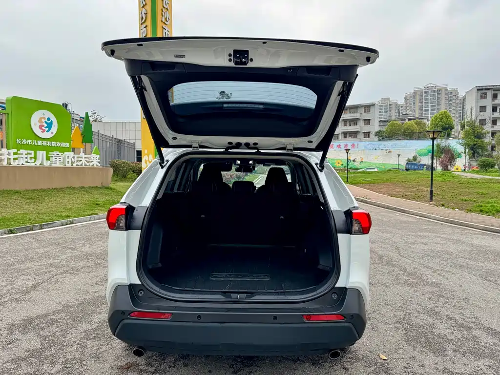 Toyota RAV4 — миниатюра 17