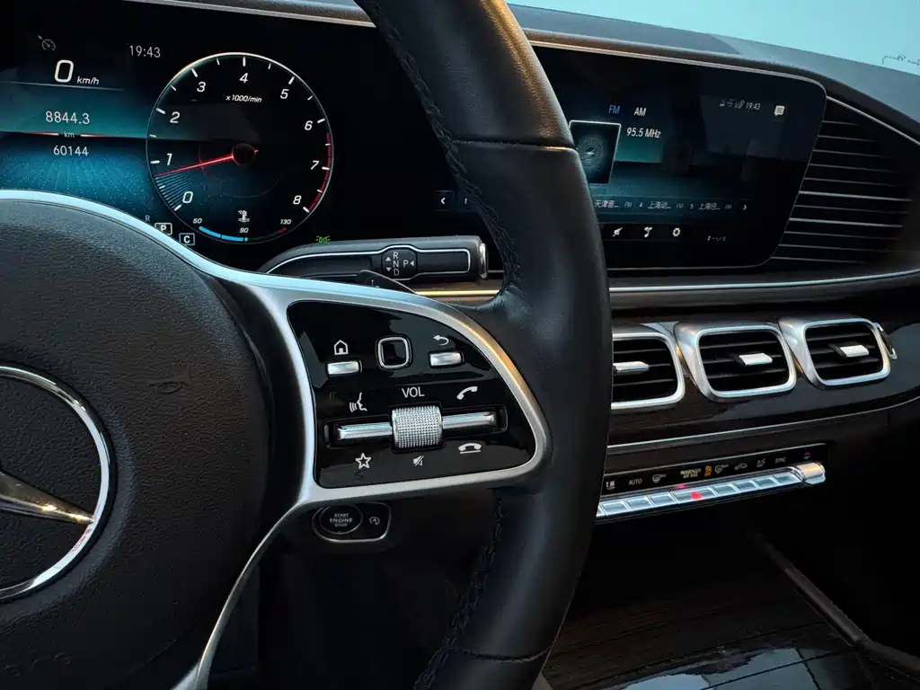 Mercedes-Benz GLE (Import) — миниатюра 20