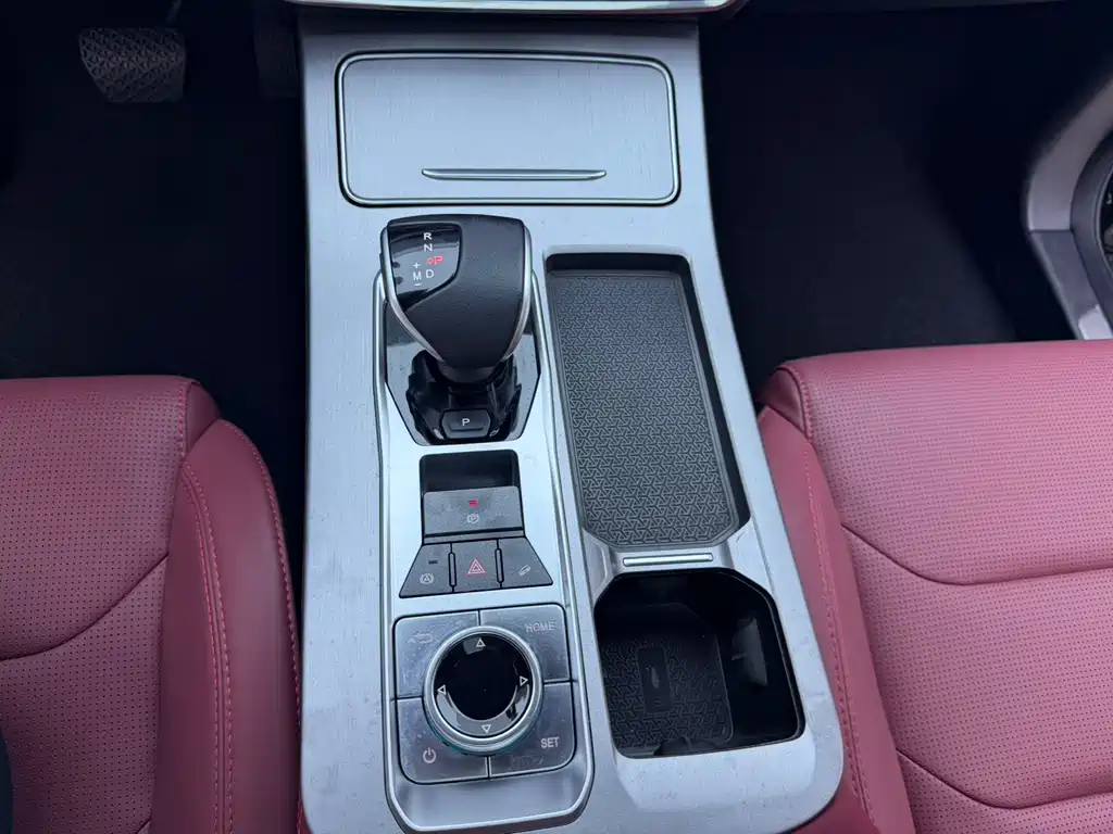 JETOUR X70 PLUS 2023 1.5T DCT PRO 5 мест