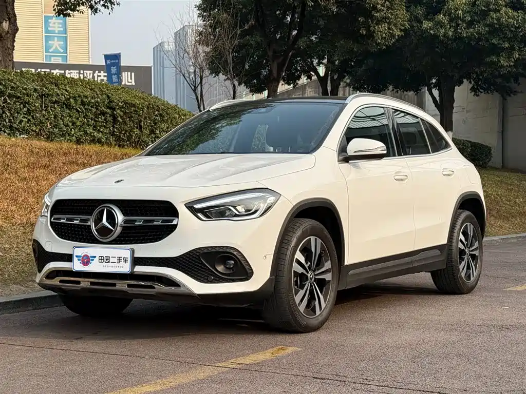 MERCEDES-BENZ GLA