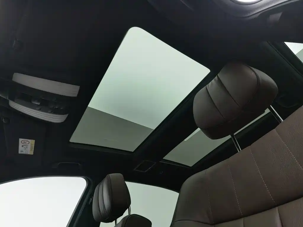 Mercedes-Benz E-Class — миниатюра 14