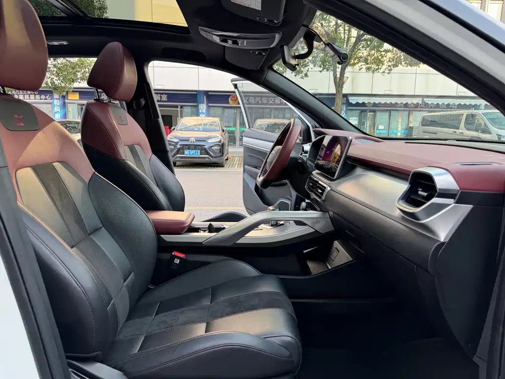 Geely Binyue — миниатюра 14