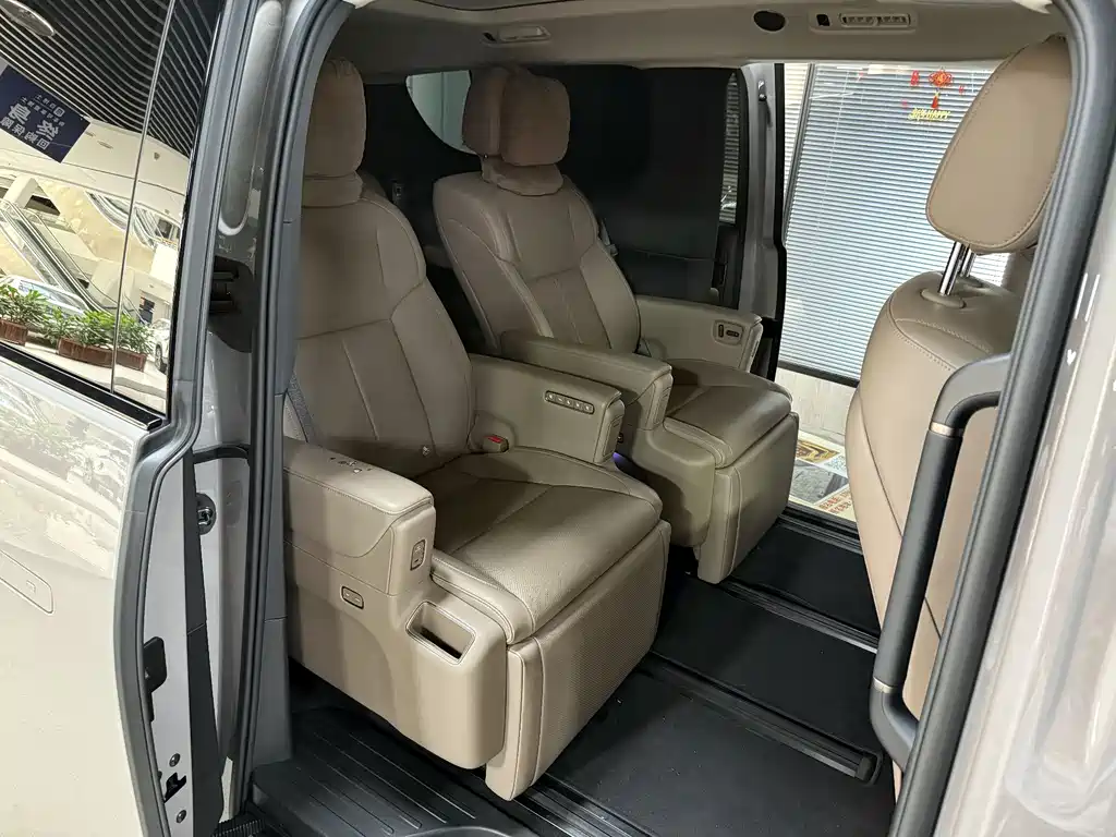Li Auto MEGA 2025 Home