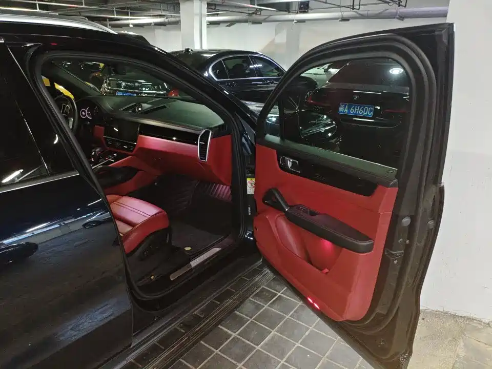 Porsche Cayenne — миниатюра 10