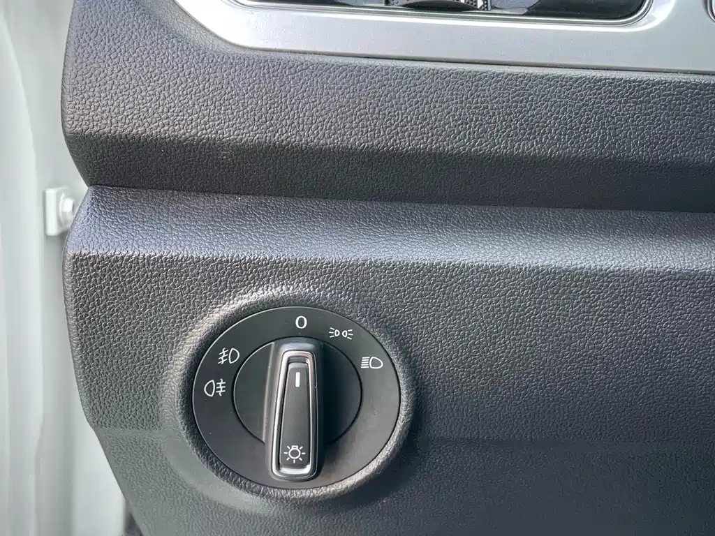 VOLKSWAGEN T ROC EXPLORING SONGS