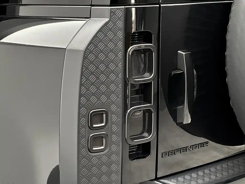 Land Rover Defender — миниатюра 29