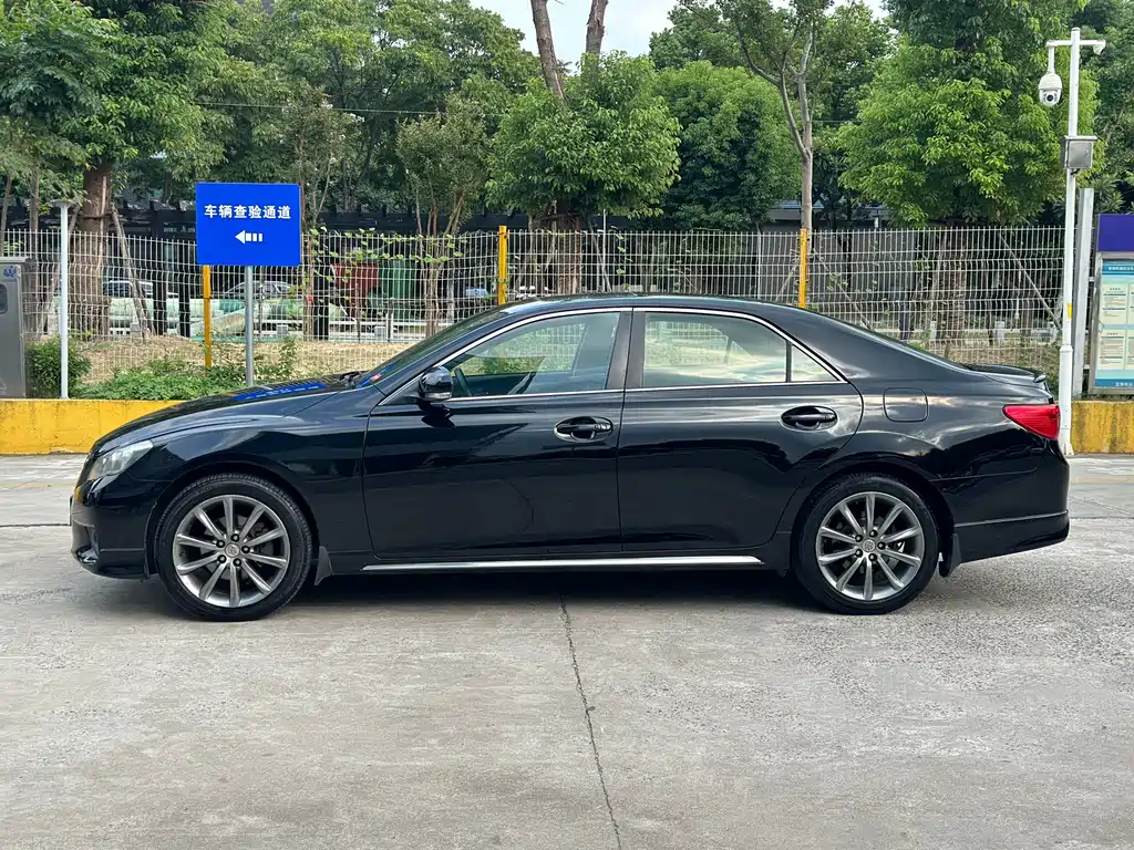 Toyota Reiz — миниатюра 5