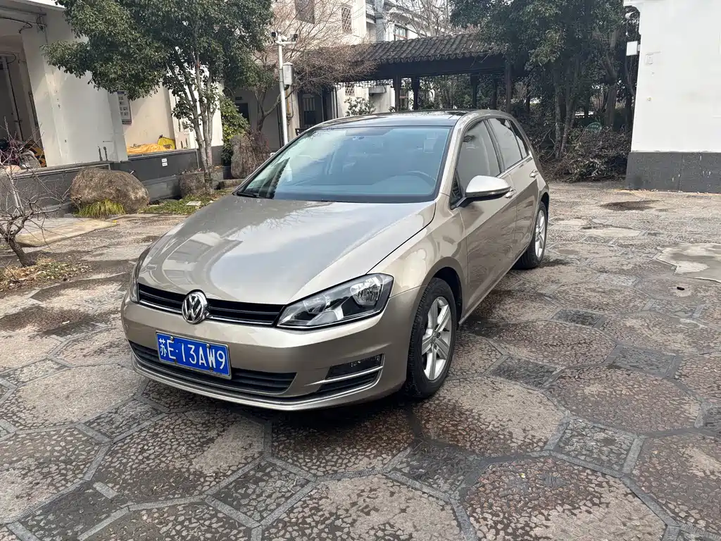 VOLKSWAGEN GOLF