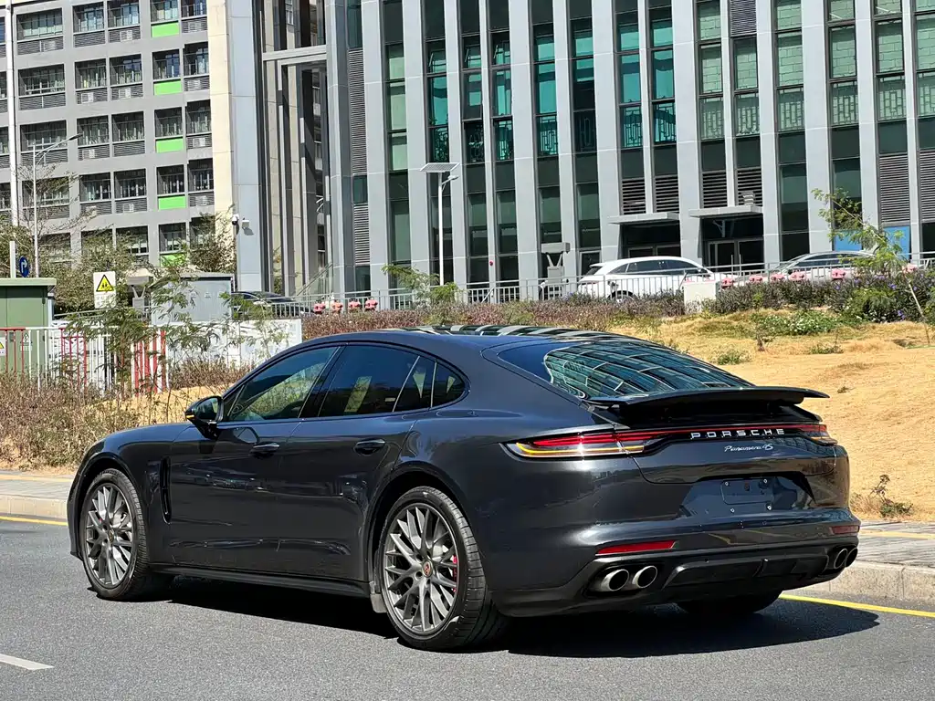 PORSCHE PANAMERA
