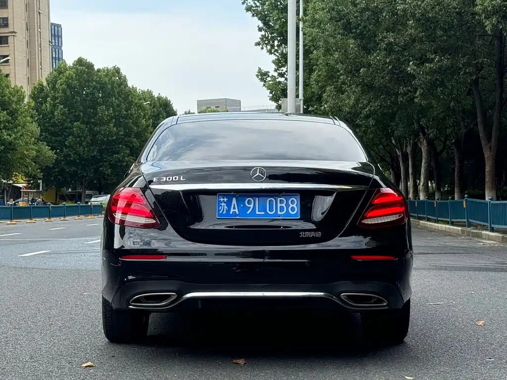 Mercedes-Benz E-Class — миниатюра 5