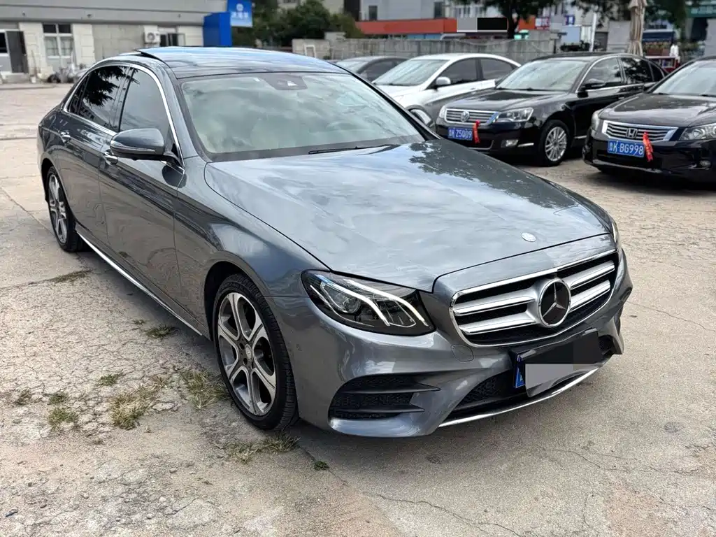 Mercedes-Benz E-Class — миниатюра 9
