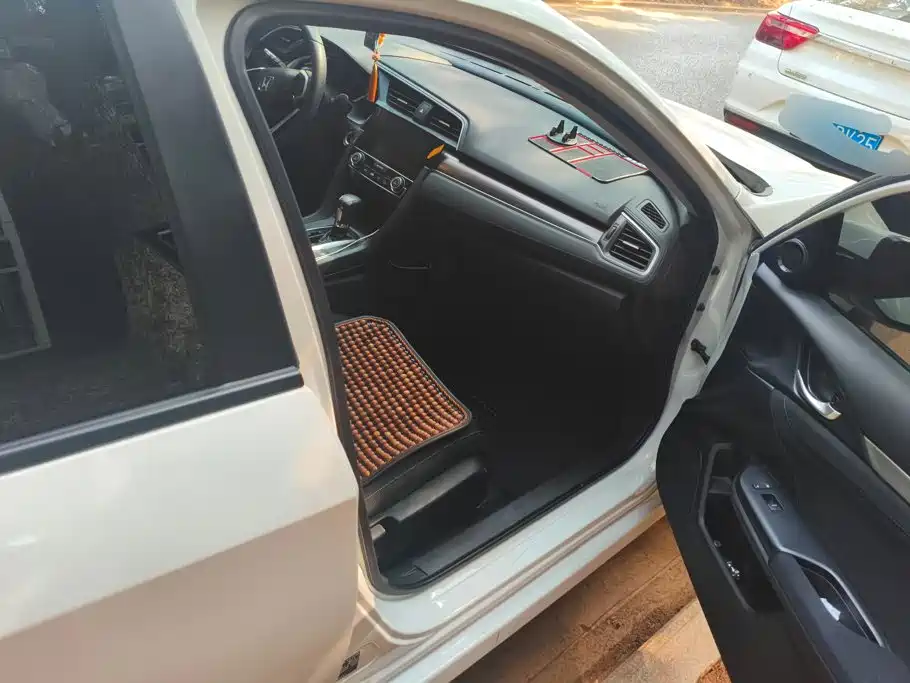 Honda Civic — миниатюра 8