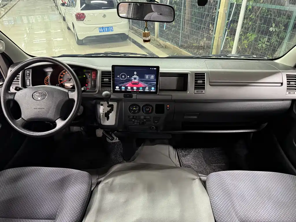 Toyota Hiace — миниатюра 6