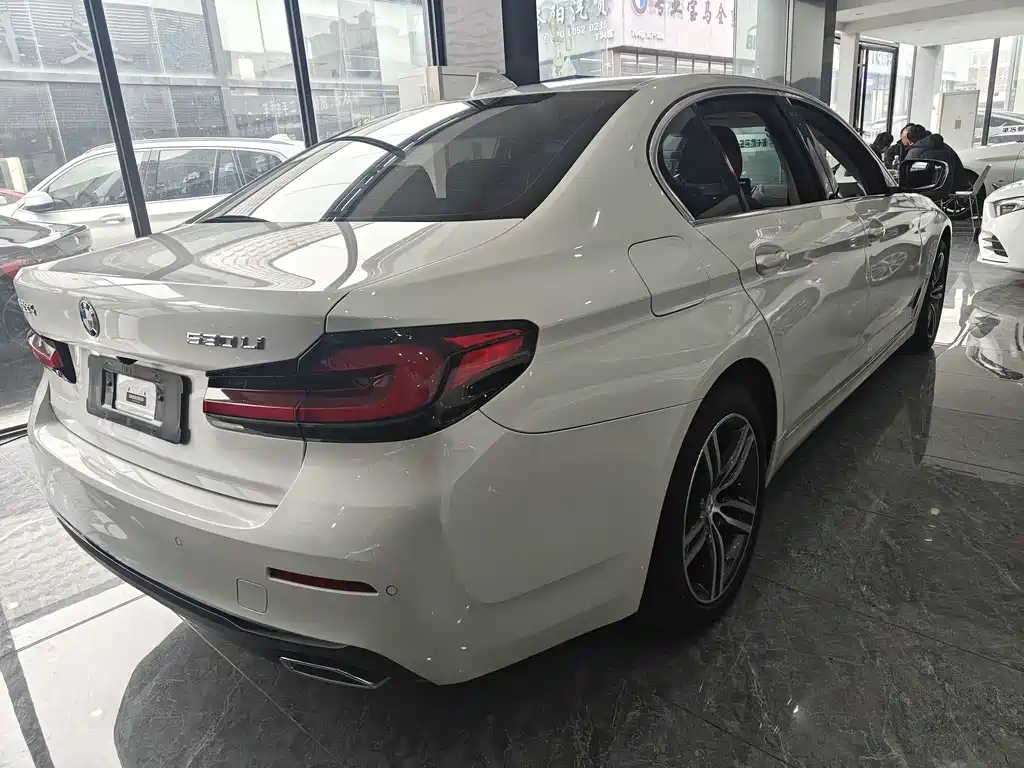 BMW 5 SERIES