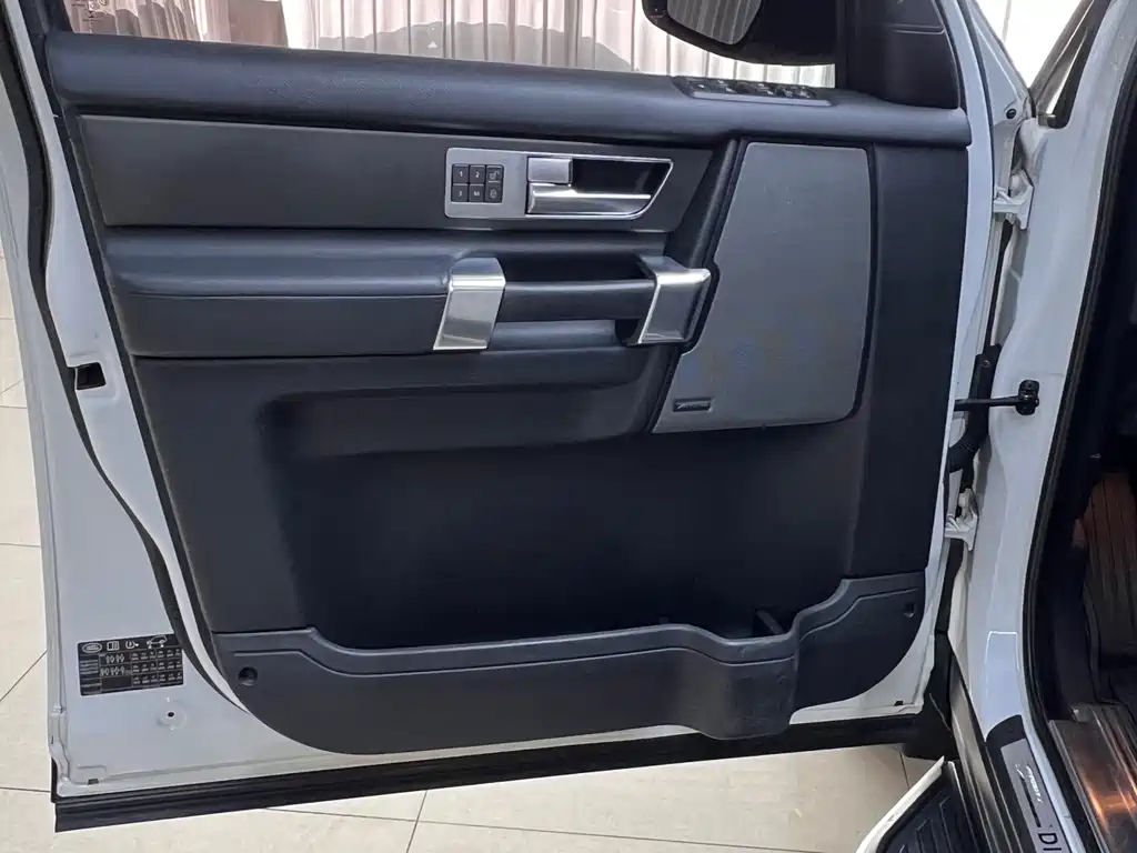 Land Rover Discovery — миниатюра 8