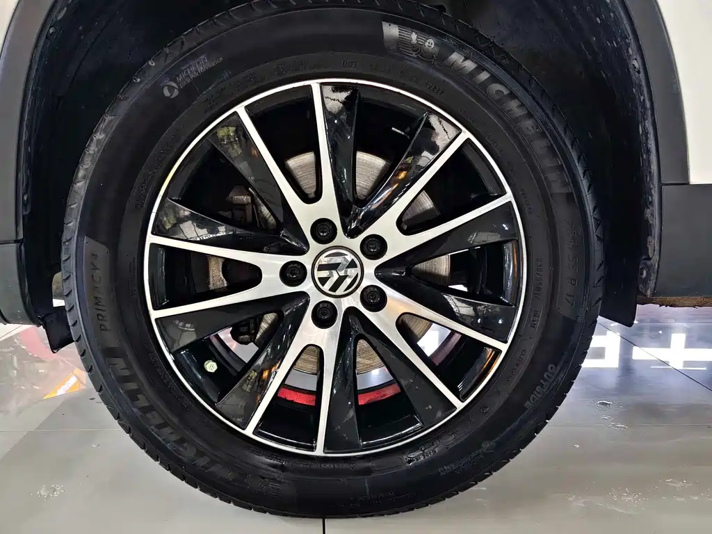 Volkswagen Tiguan 2016 300TSI AT Luxury