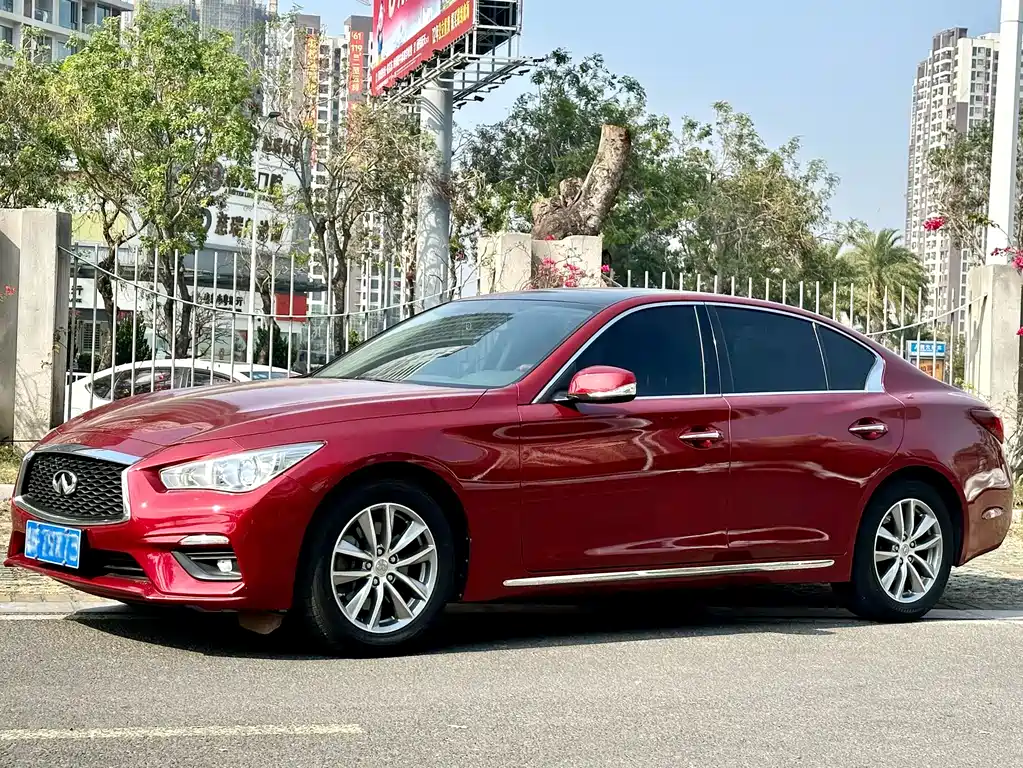 INFINITI Q50L