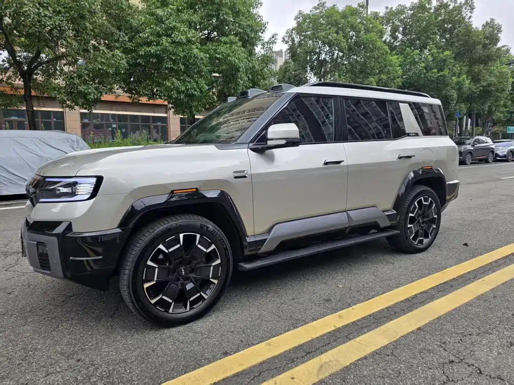 Fang Cheng Bao Leopard 8