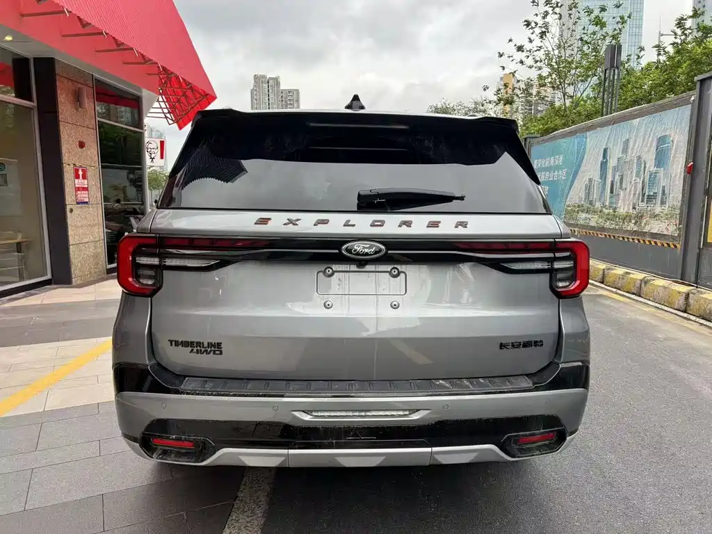 Ford Explorer — миниатюра 3