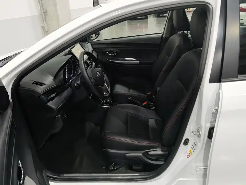 Toyota Yaris L — миниатюра 10