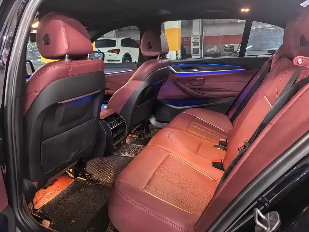 BMW 5 Series — миниатюра 9