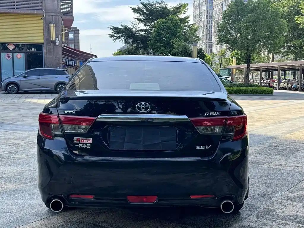 Toyota Reiz — миниатюра 5