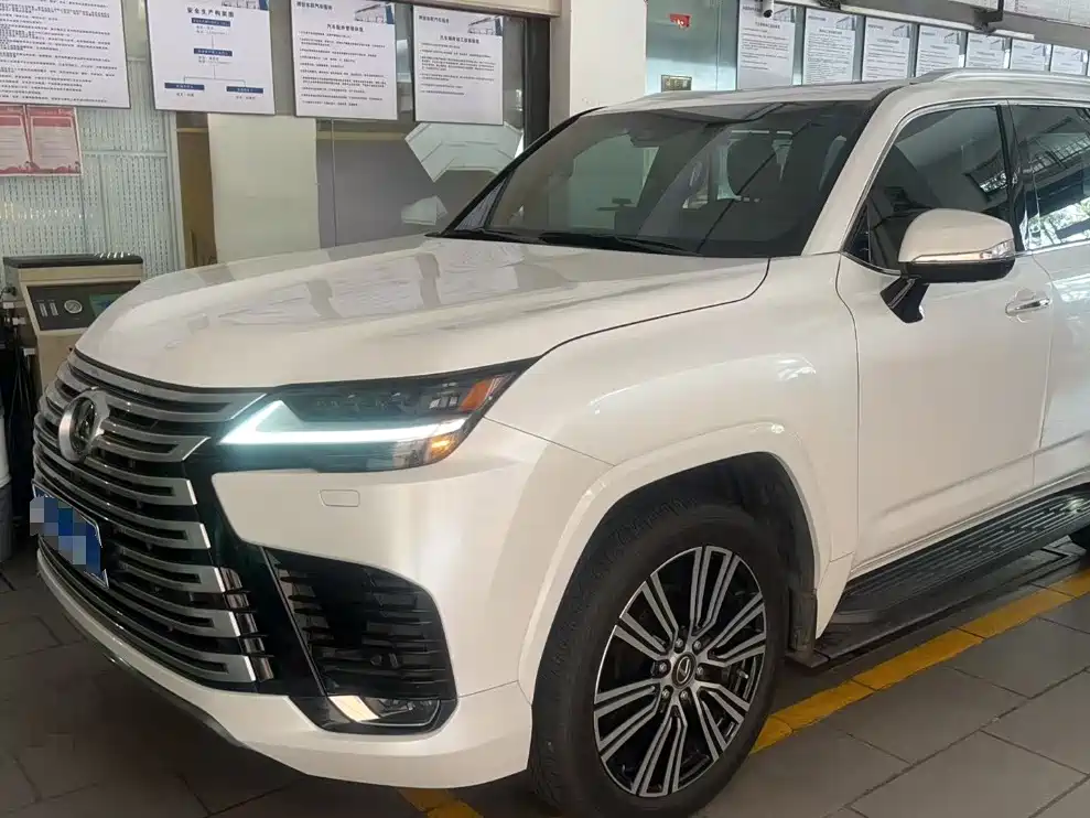 Lexus LX