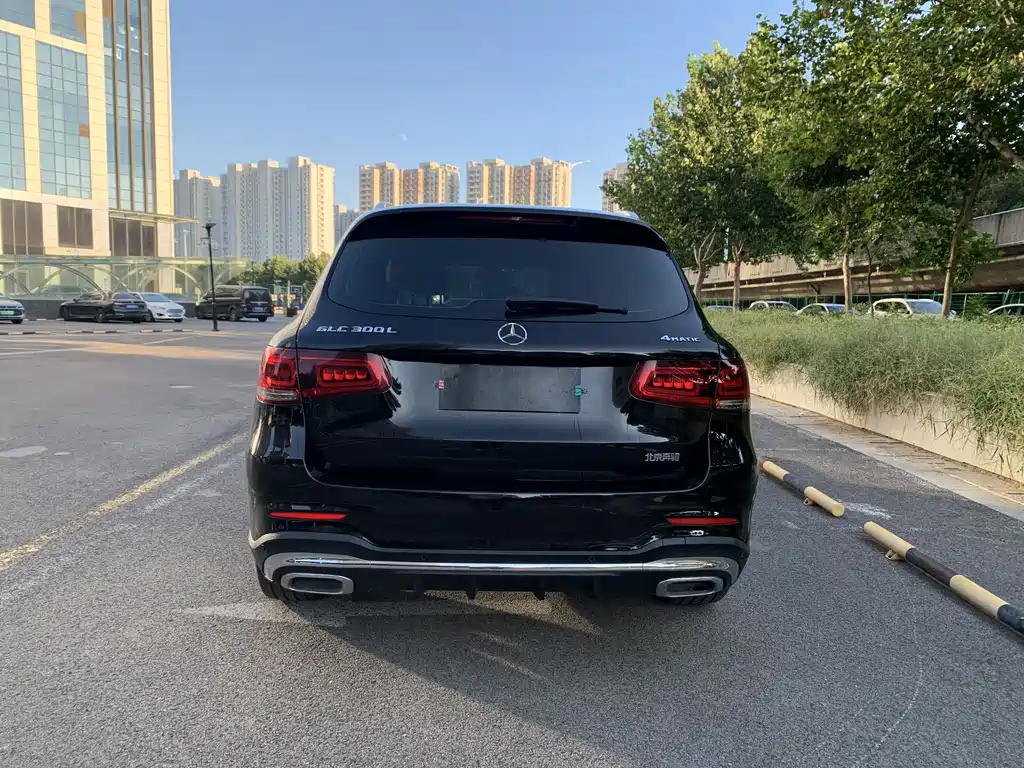 MERCEDES-BENZ GLC