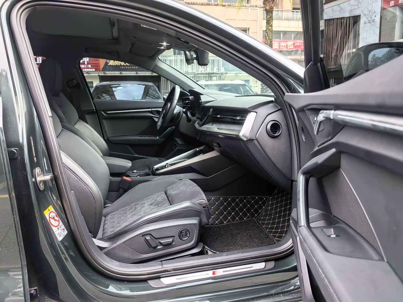 Audi A3 1.4 л 2024 г. Чёрный, пробег 19000 км