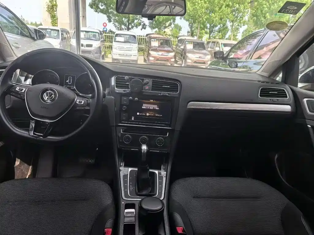 Volkswagen Golf 2019 1.6L AT Comfort V