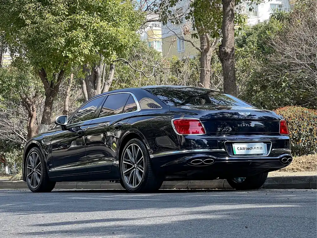 Bentley Flying Spur PHEV — миниатюра 6