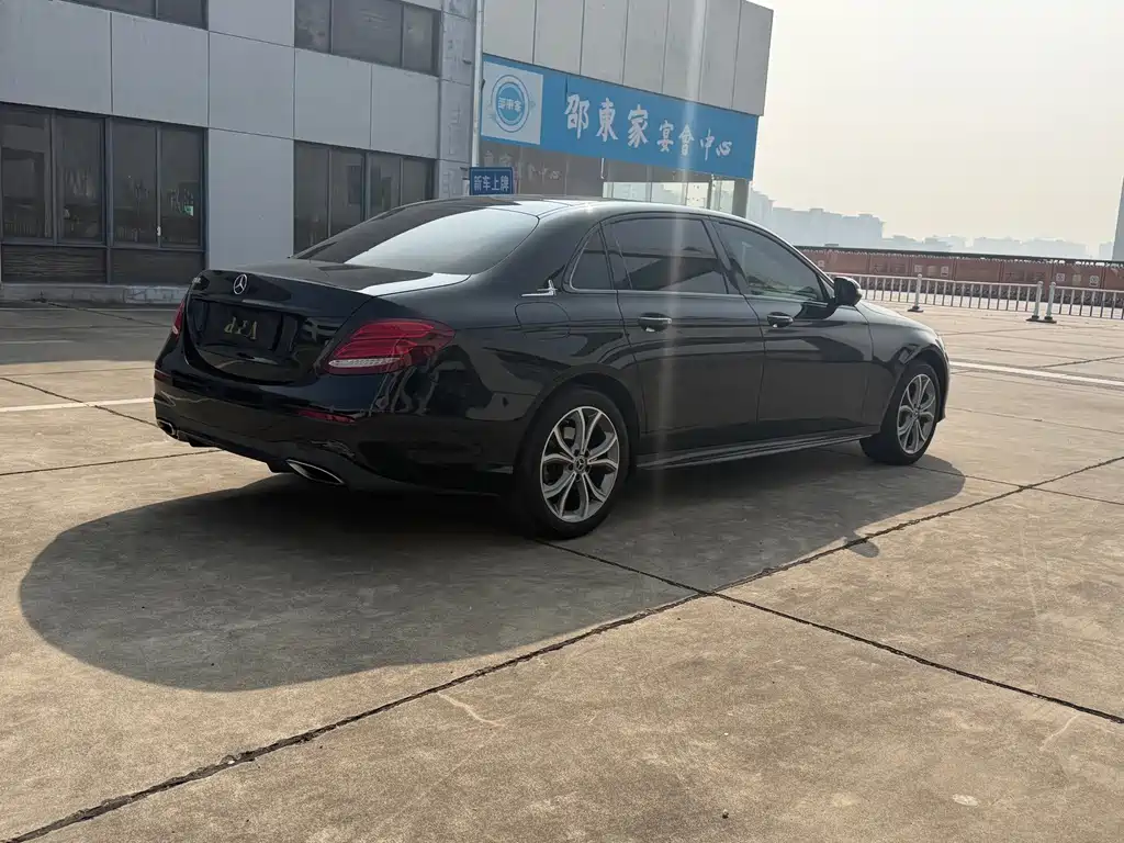Mercedes-Benz E-Class — миниатюра 5