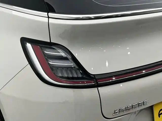 Baojun Yunduo — миниатюра 15