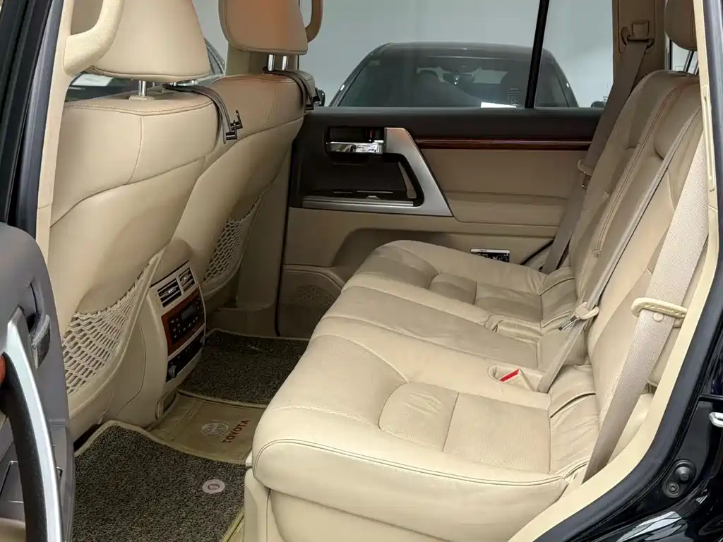 Toyota Land Cruiser 2012 4.6L AT VX-R