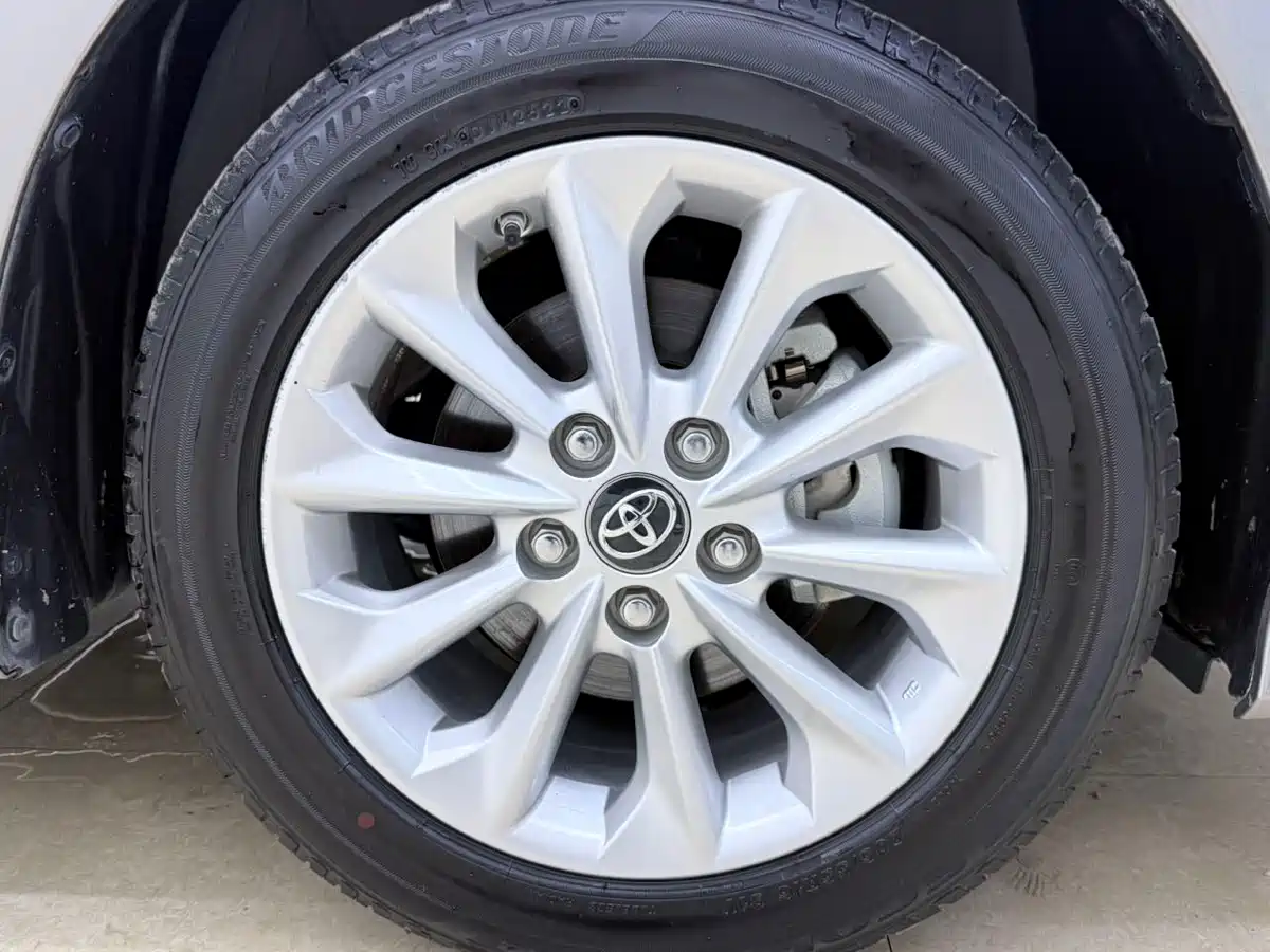 Toyota Corolla 2022 Champagne/brown из Китая, фото 5