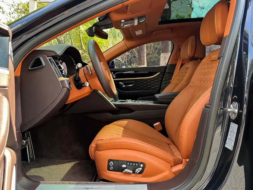 Bentley Flying Spur PHEV — миниатюра 8