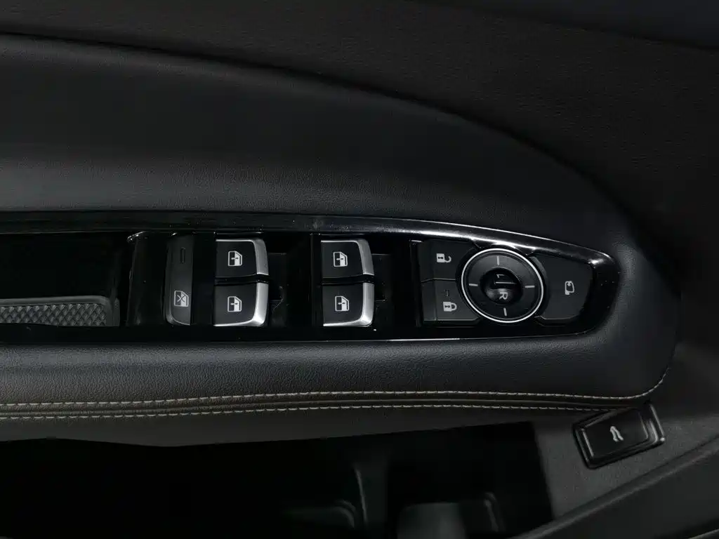 Ford Equator 2021 EcoBoost 225 7 мест（2/2/3）
