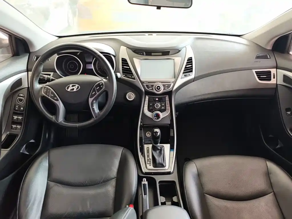 Hyundai Elantra Langdong — миниатюра 10