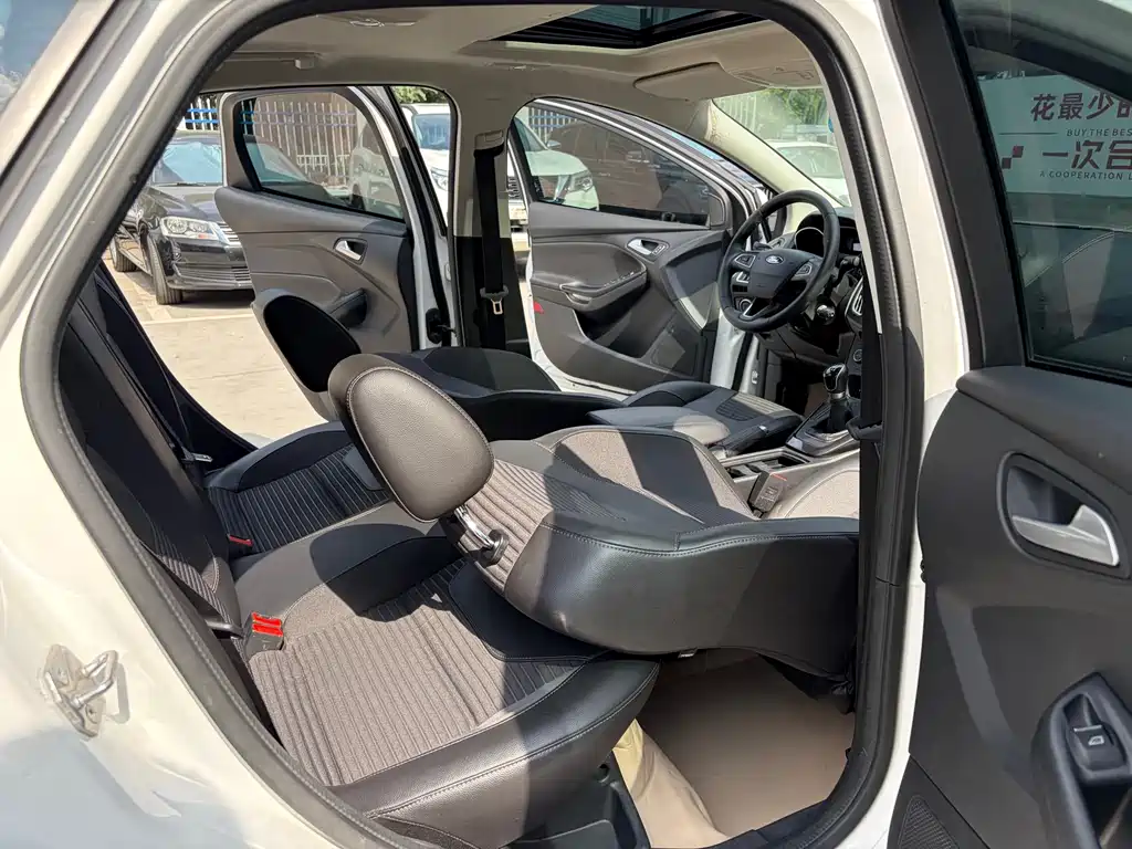 Ford Focus 2017 1.6L MT