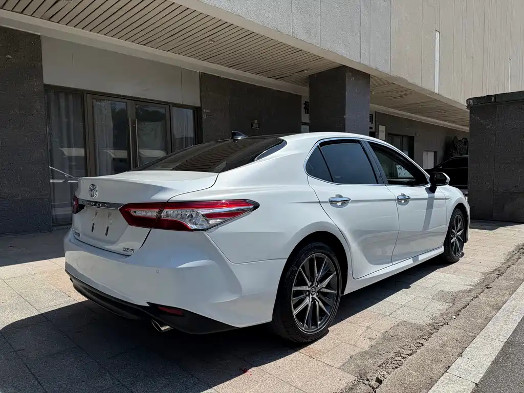 Toyota Camry — миниатюра 8