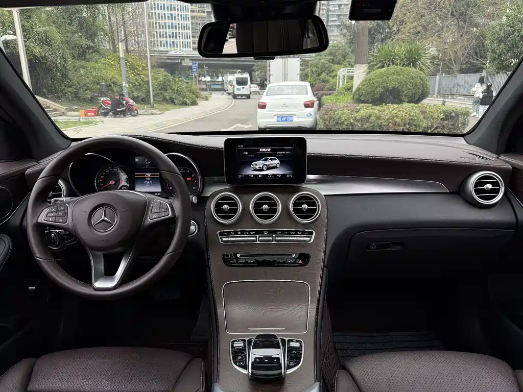 MERCEDES-BENZ GLC