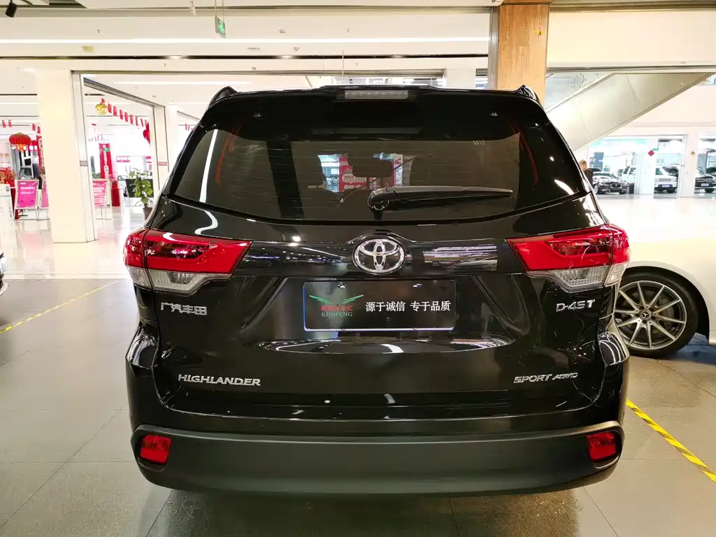 Toyota Highlander 2021 2.0T Luxury 7 мест