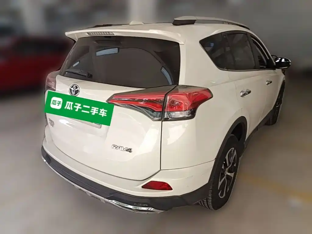 Toyota RAV4 — миниатюра 10
